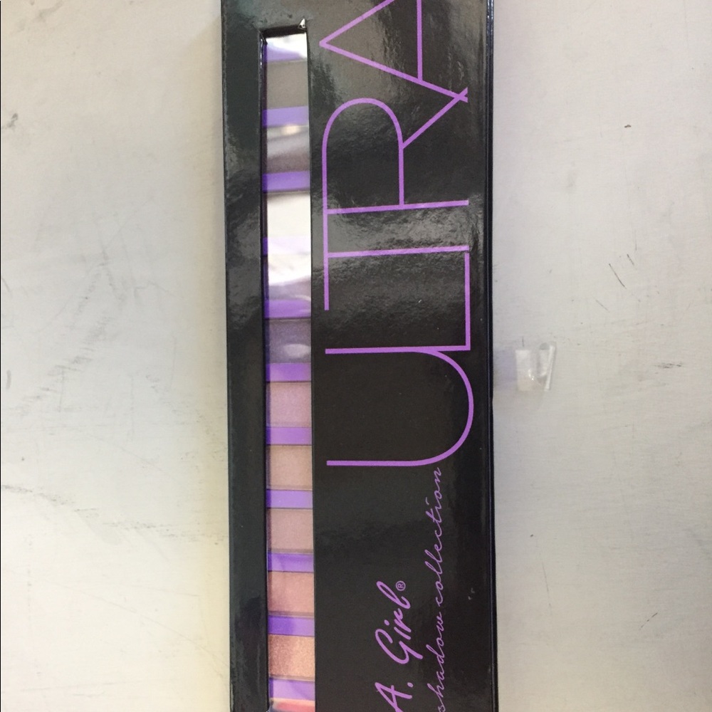 EYESHADOW PALLET